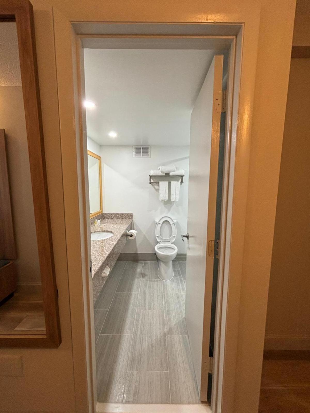 Days Hotel By Wyndham Williamsburg I-64 Экстерьер фото
