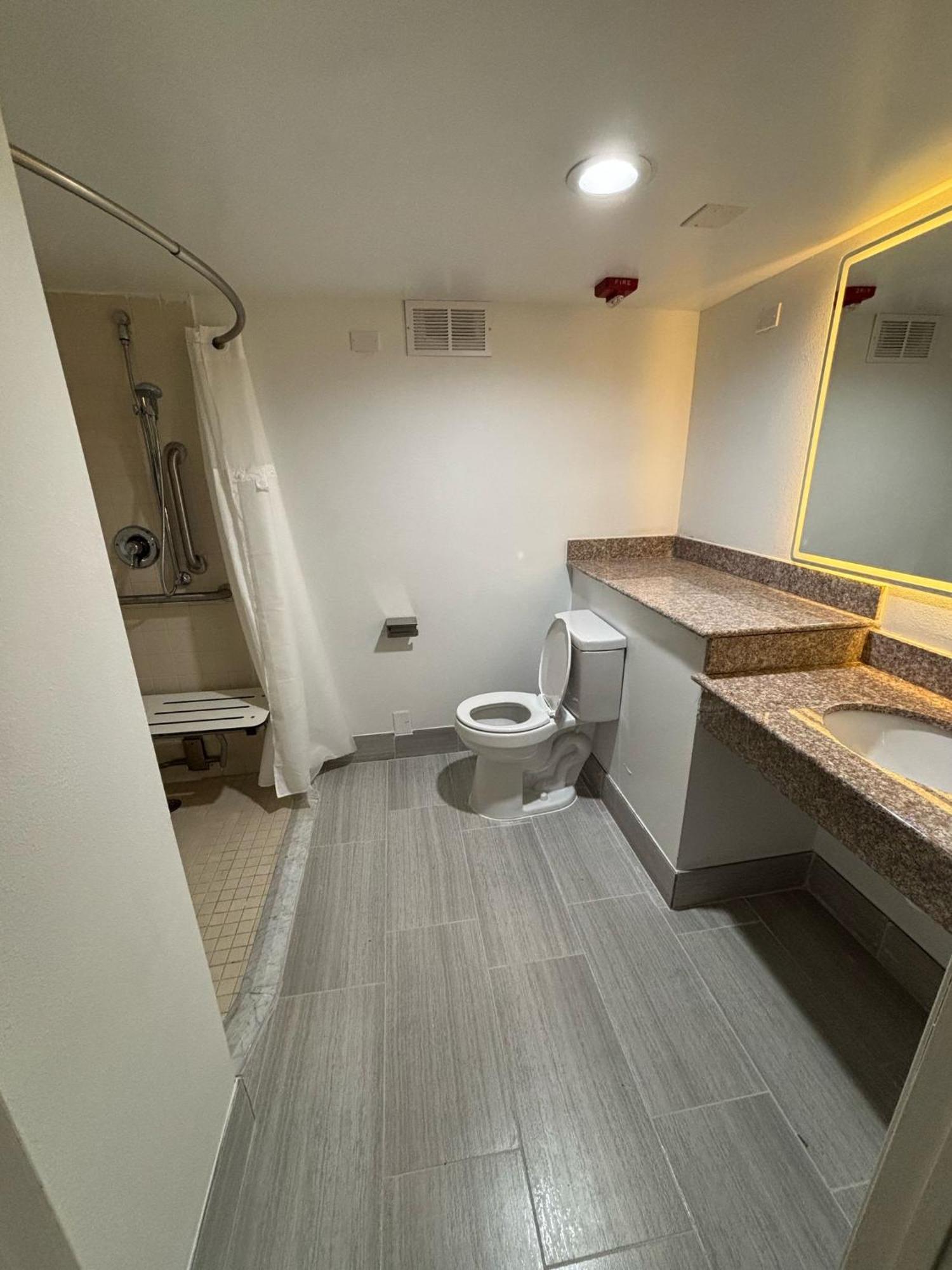 Days Hotel By Wyndham Williamsburg I-64 Экстерьер фото