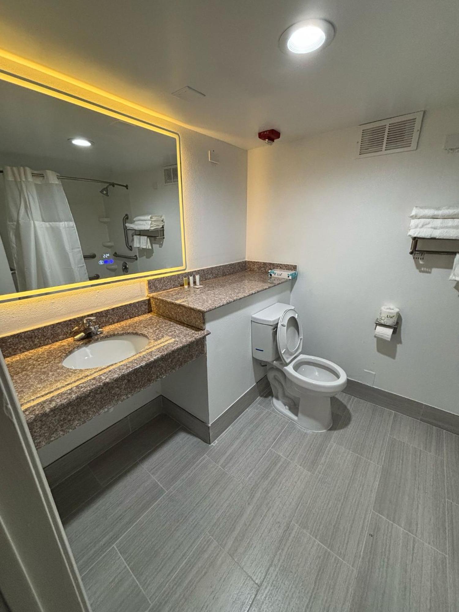 Days Hotel By Wyndham Williamsburg I-64 Экстерьер фото